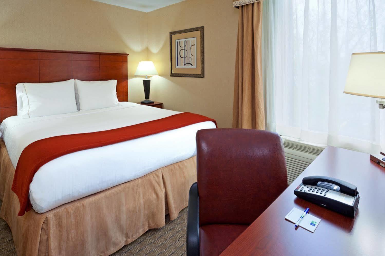 Holiday Inn Express Ramsey Mahwah By Ihg Екстер'єр фото